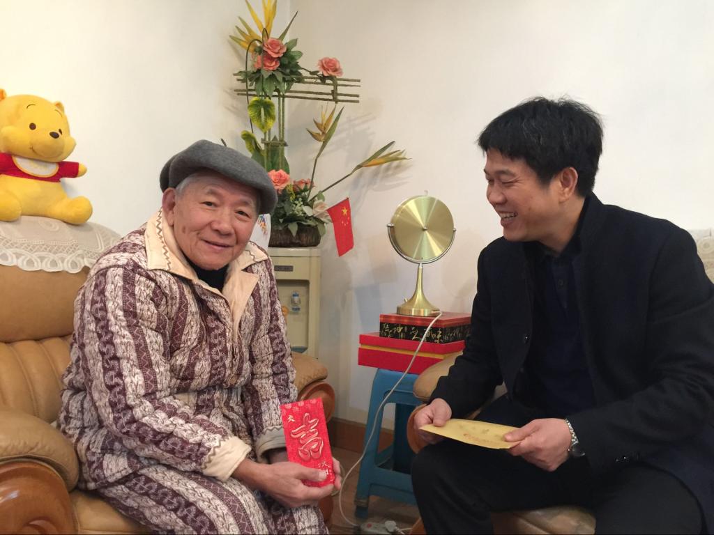 吴国荣走访慰问原副校长张惠中