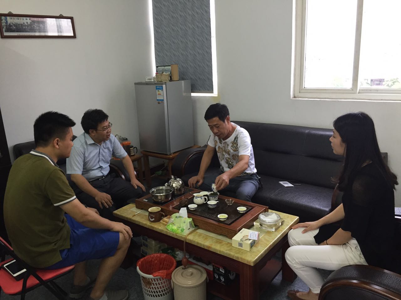 与漳州中山学校探讨交流招生与评估工作