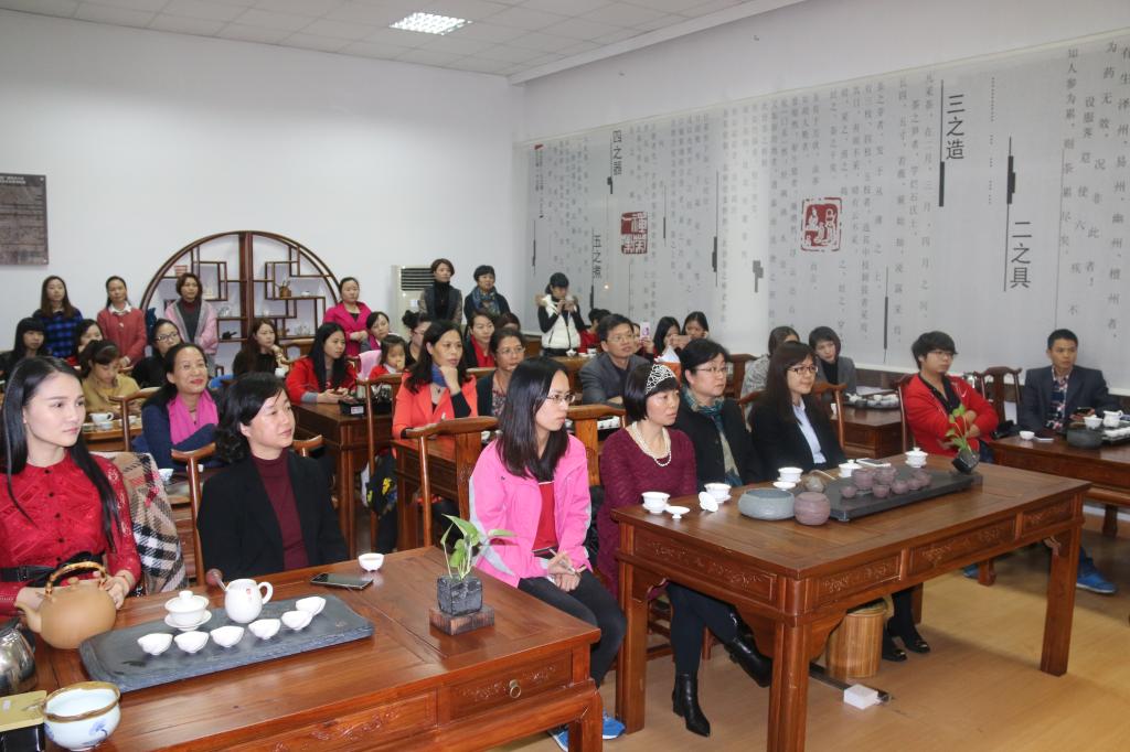 检查组观摩《茶艺学》面授课堂